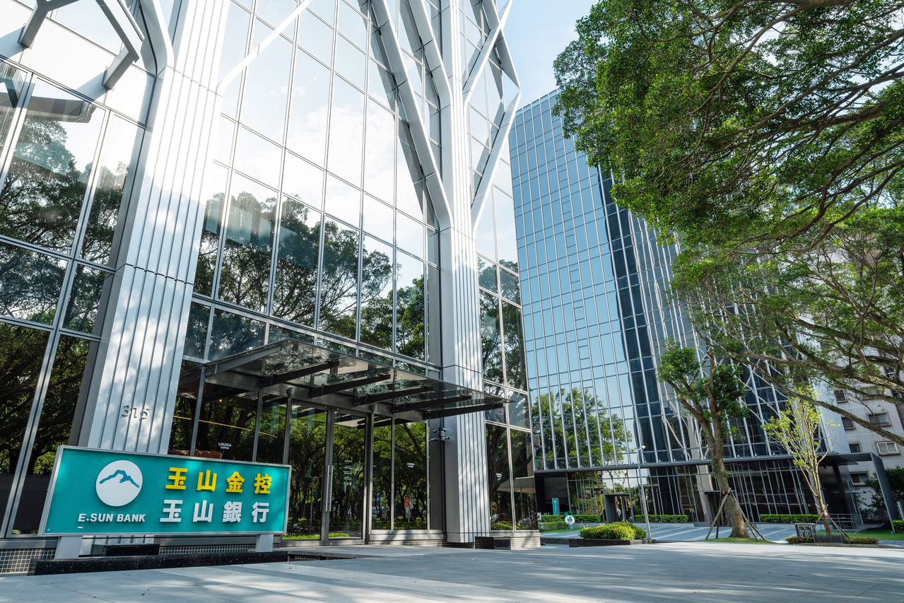 玉山金（2884）硬吃三商壽…股價重摔7％！專家：這溢價22％像盤子價| 台股雜談| 股市| 聯合新聞網