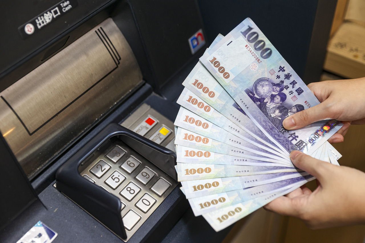 整理包／普發一萬登記16銀行郵局超狂加碼抽iPhone、機票、現金11萬優惠比一比| 全民普發一萬元| 要聞| 聯合新聞網