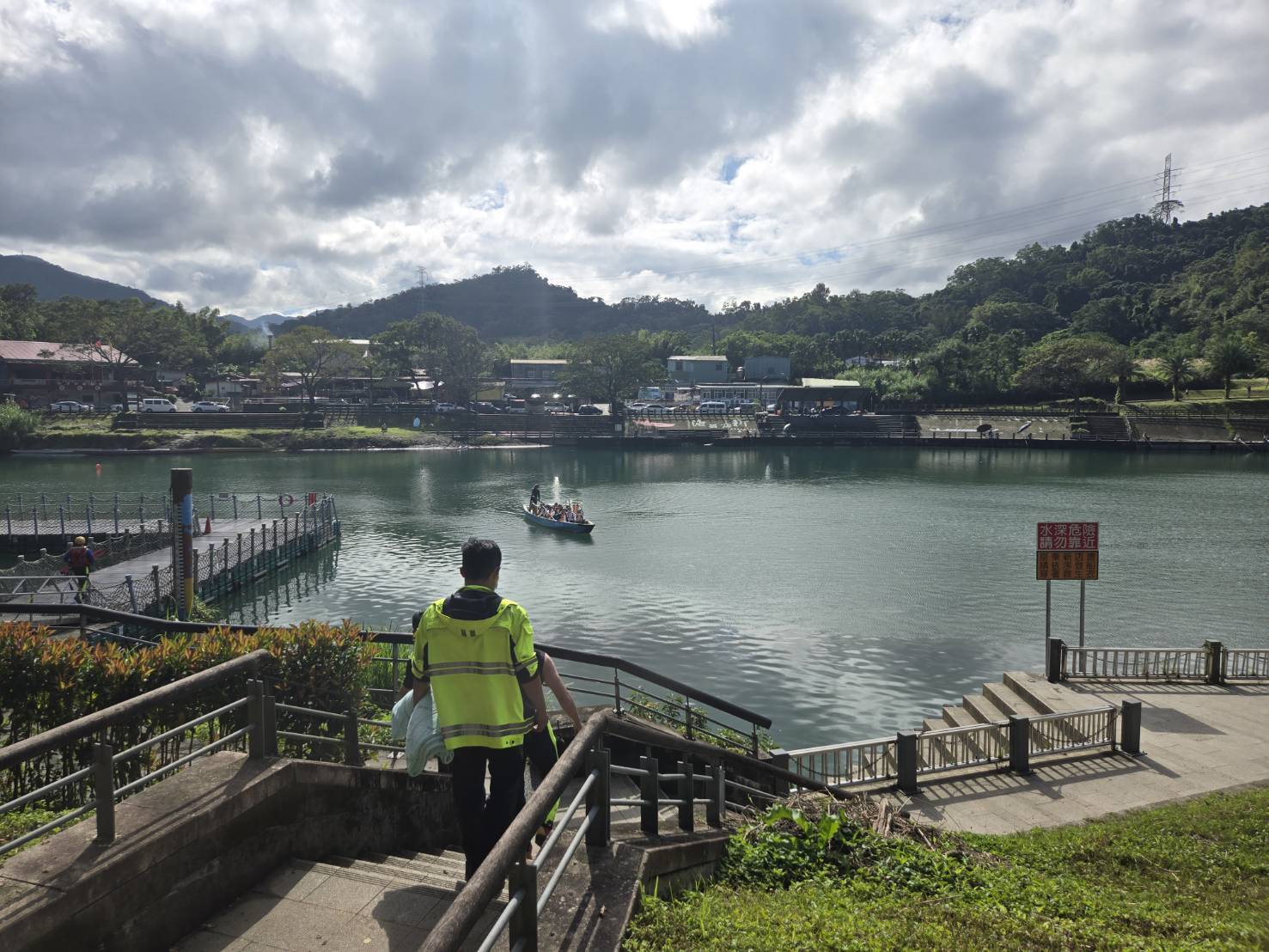 手腕戴醫院手環標籤…7旬翁漂浮在碧潭水面緊急救起已無生命跡象| 社會