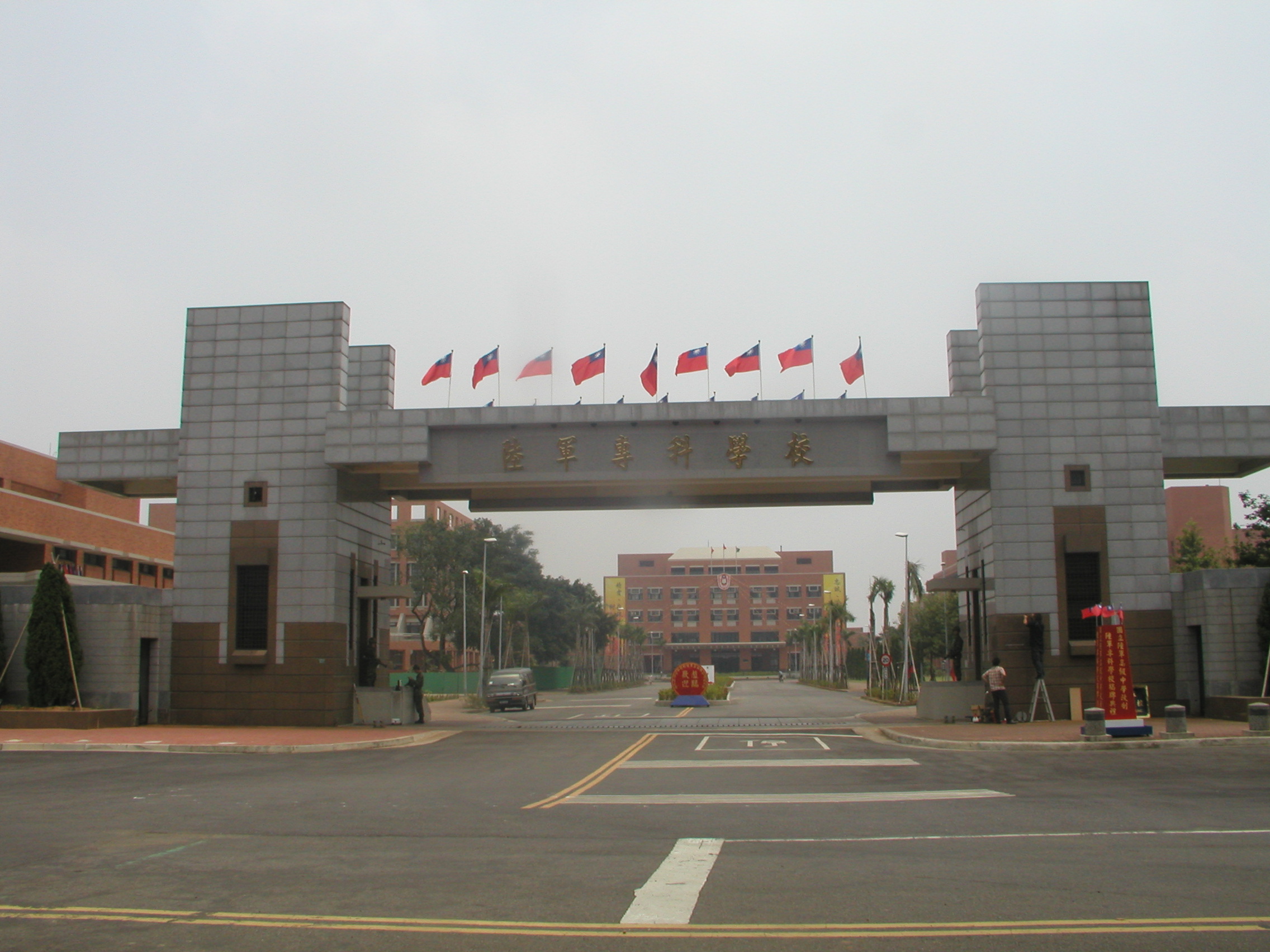 在陆军专科学校接受士官二专班训练的庄男，由于在营区内上网赌百家乐，受训一年就遭勒退，桃园地院依在营区赌博财物罪，判处拘役20日，可易科２万元。图／联合报资料