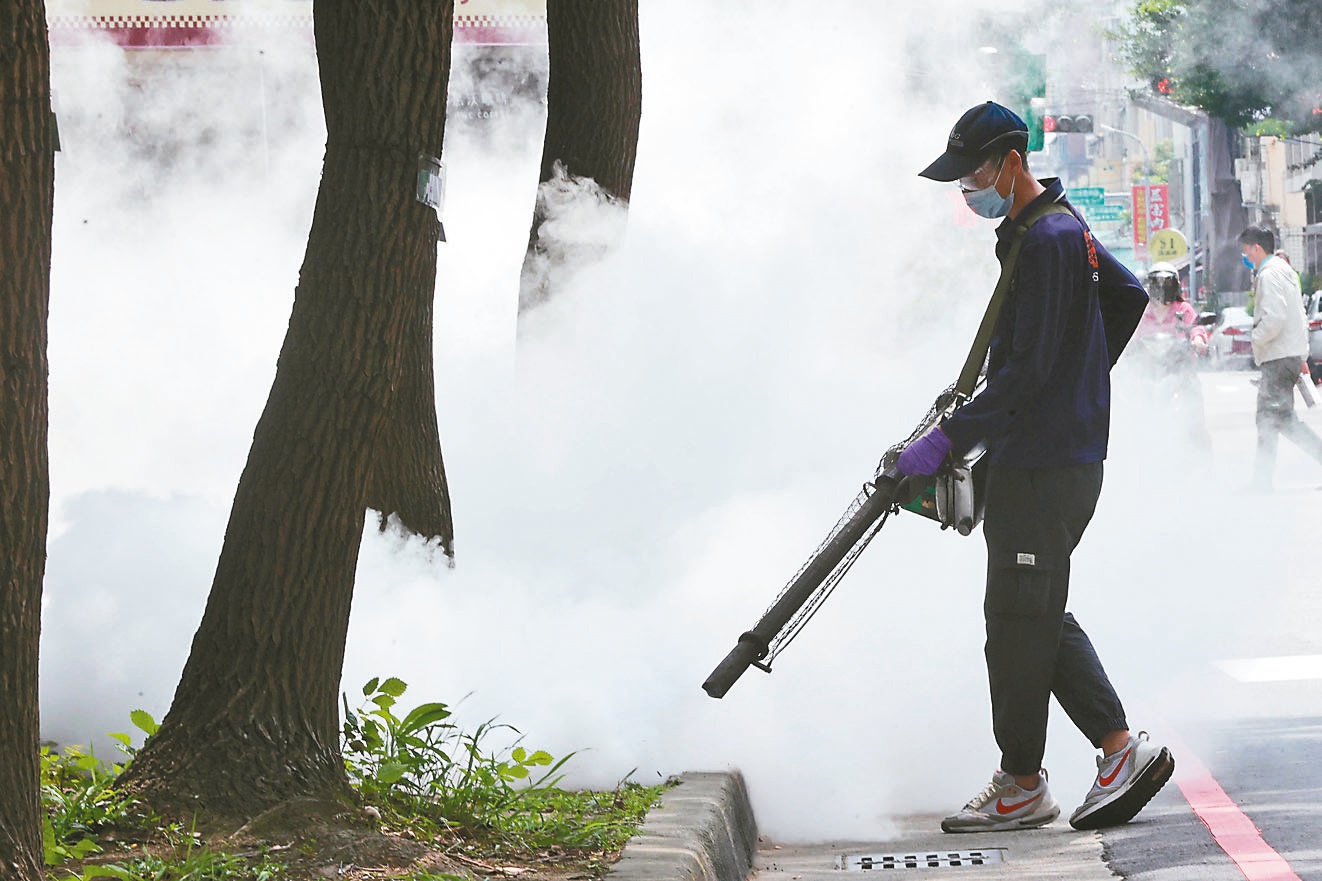 云林县在2023年有登革热疫情，斗六市刘姓市民却拒绝卫生所入屋喷药防治，遭罚6万元，刘不服打行政诉讼败诉。示意图／本报资料照