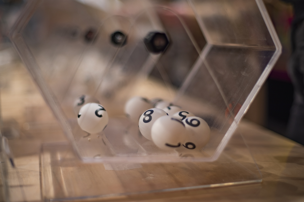 等了22年！美国男坚持“同组号码”买彩券 终于中头奖