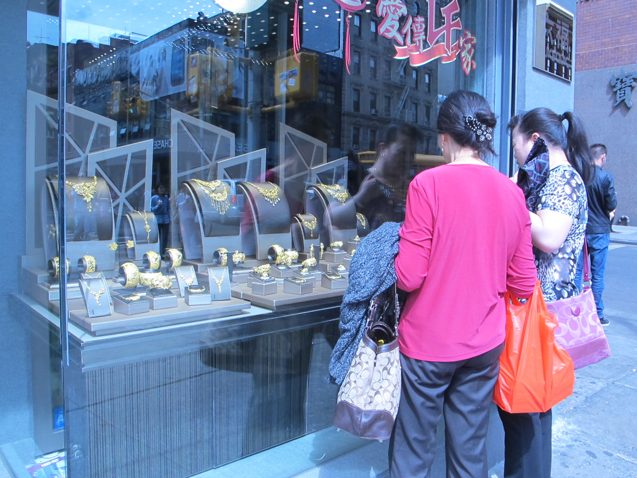 封面故事 金價上漲華人搶購金條金元寶 封面故事 周刊 世界新聞網