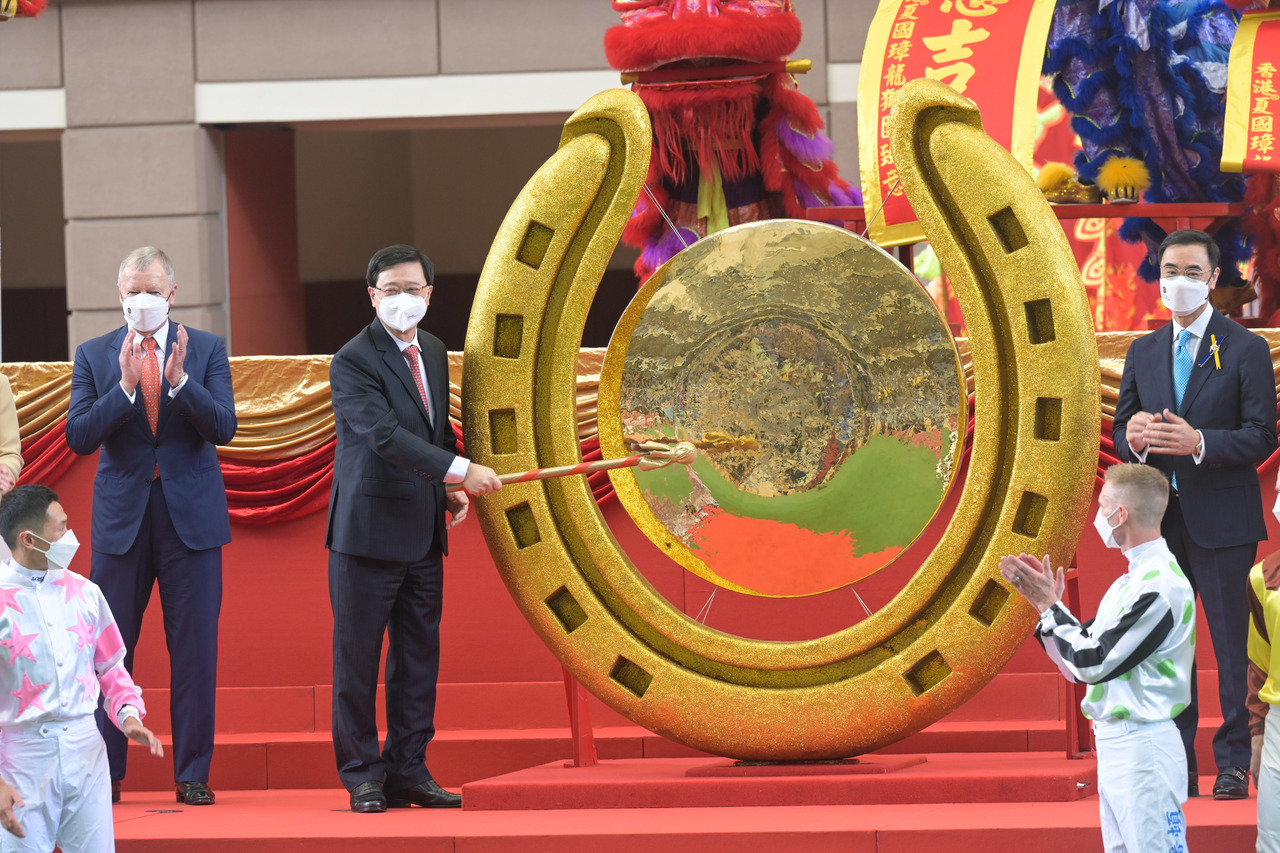 香港馬季開鑼日投注額14億跌2 1 入場較上年跌逾半 港澳大小事 中國 世界新聞網 香港馬季開鑼日投注額14億跌2 1 入場較上年跌逾半 港澳大小事 中國 世界新聞網