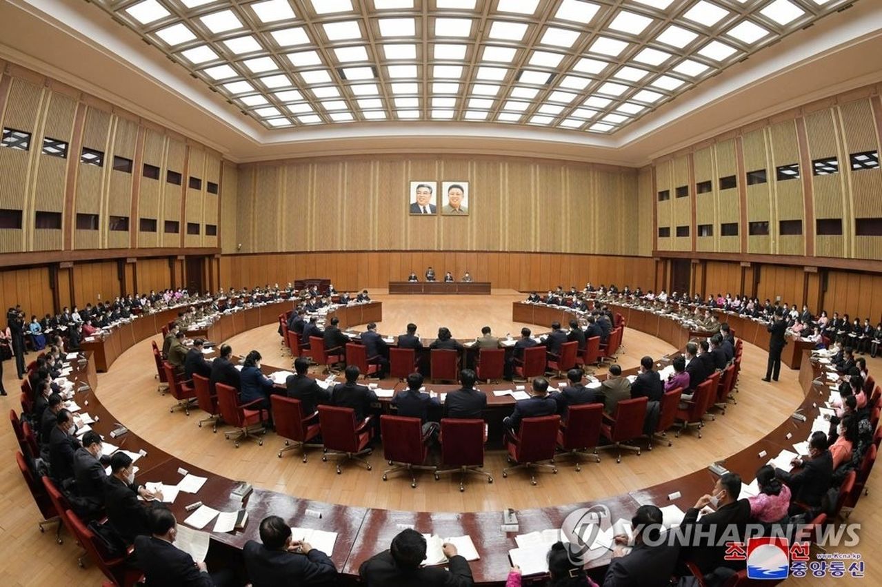 朝鲜第14届最高人民会议第8次会议于17日至18日在平壤万寿台议事堂举行，北韩领导人金正恩未出席会议。图为会议现场。（韩联社）