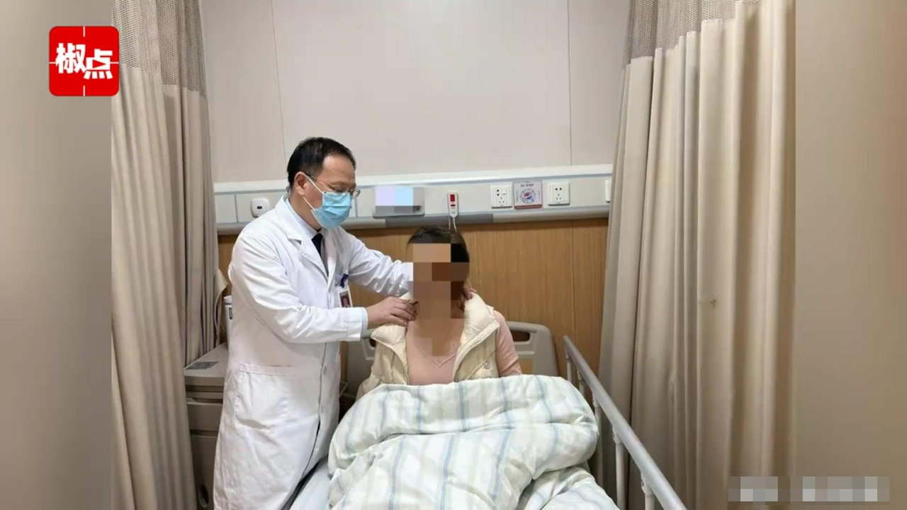 武汉一名医生运用砒霜（三氧化二砷）联合维A酸治疗血癌病患，经过28天治疗后，患者汪女士（右）的病情得到显著改善。（影片截图）