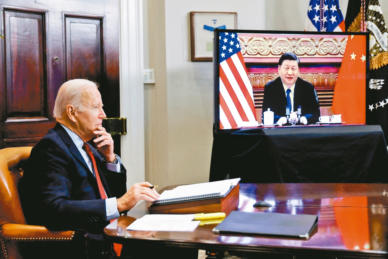 美国总统拜登（左）和中国国家主席习近平（右）2日通话，这是两人自去年11月在美国旧金山会议以来首次通话。（路透资料照片）