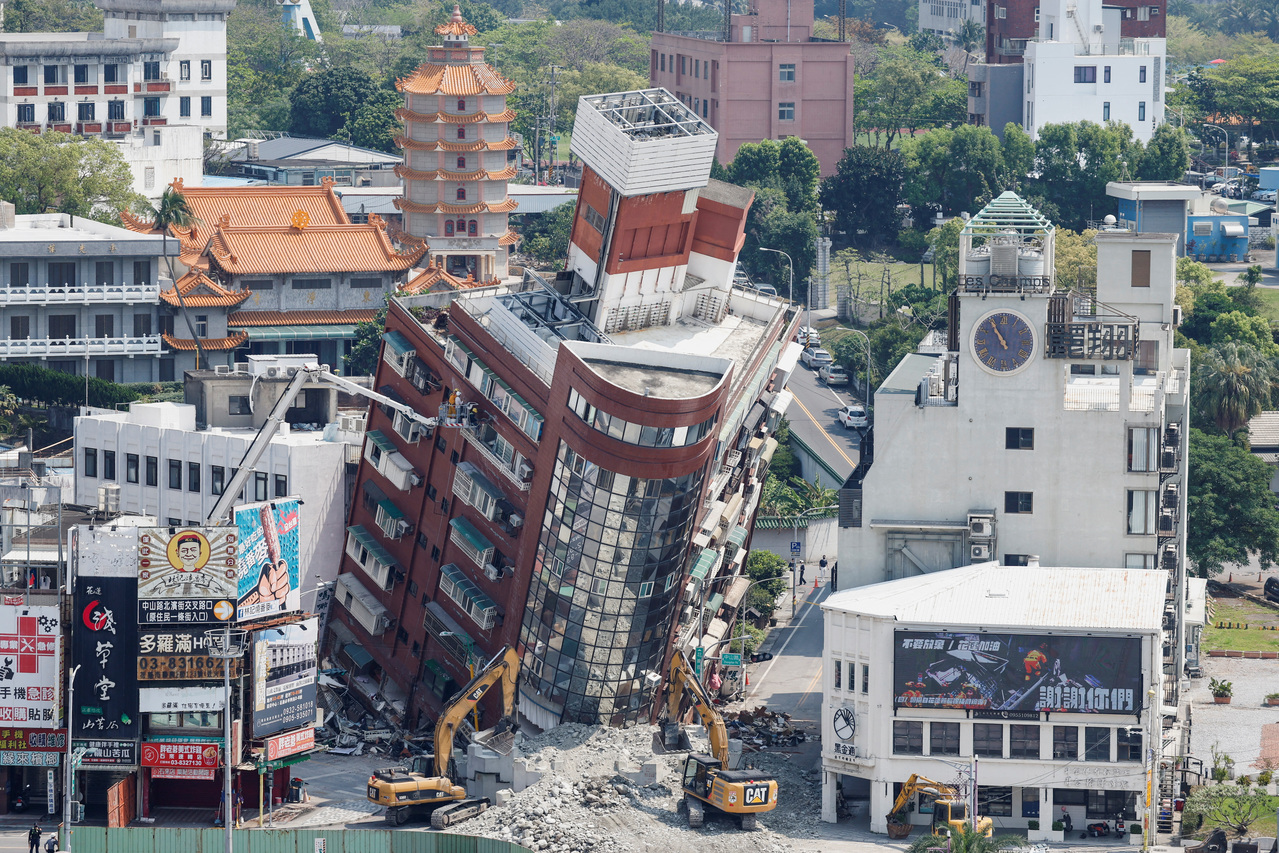 台湾花莲外海3日发生规模7.2强震，灾情严重，不少在当地度假的港人，提早回港。（路透）