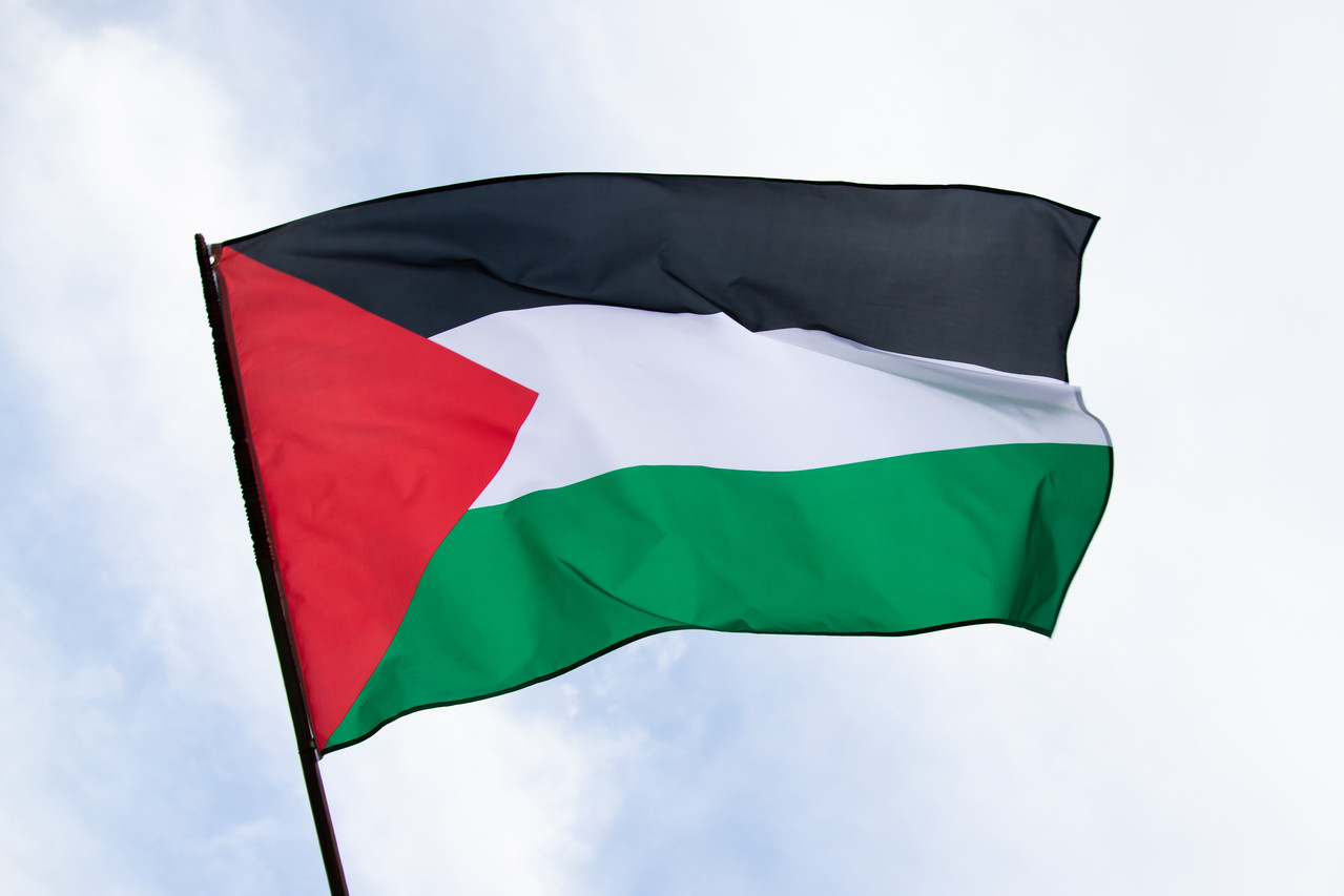iPhone部分用户反应，在手机打字输入耶路撒冷（Jerusalem）时，iPhone跳出的建议表情符号为巴勒斯坦国旗。（图／123RF）