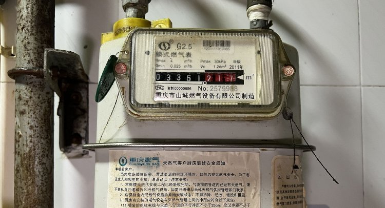 继重庆市民反映更换燃气表后费用大增，四川省多个城市的居民也反映出类似的情况。(取材自微博)