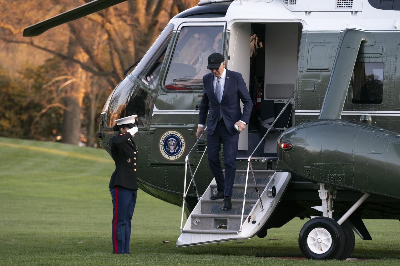 「陆战队一号」直升专机供总统的较短行程使用，每小时操作成本为2万元。美联社