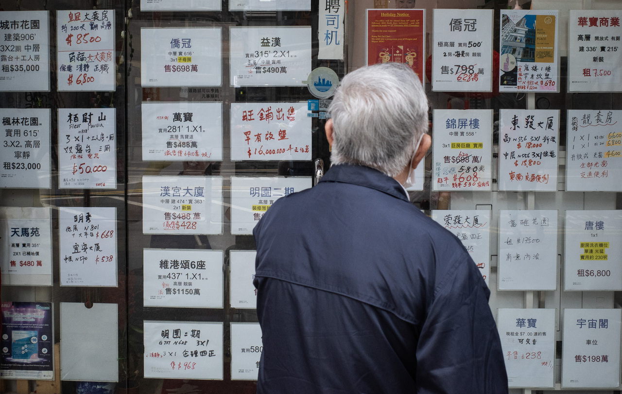 香港一项「留港长者」照护调查发现，近半数受访长者有子女曾于过去3年移居外地，约75%留港长者现由伴侣或其他年长亲友照顾，「以老护老」情况趋向普遍。（中新社）