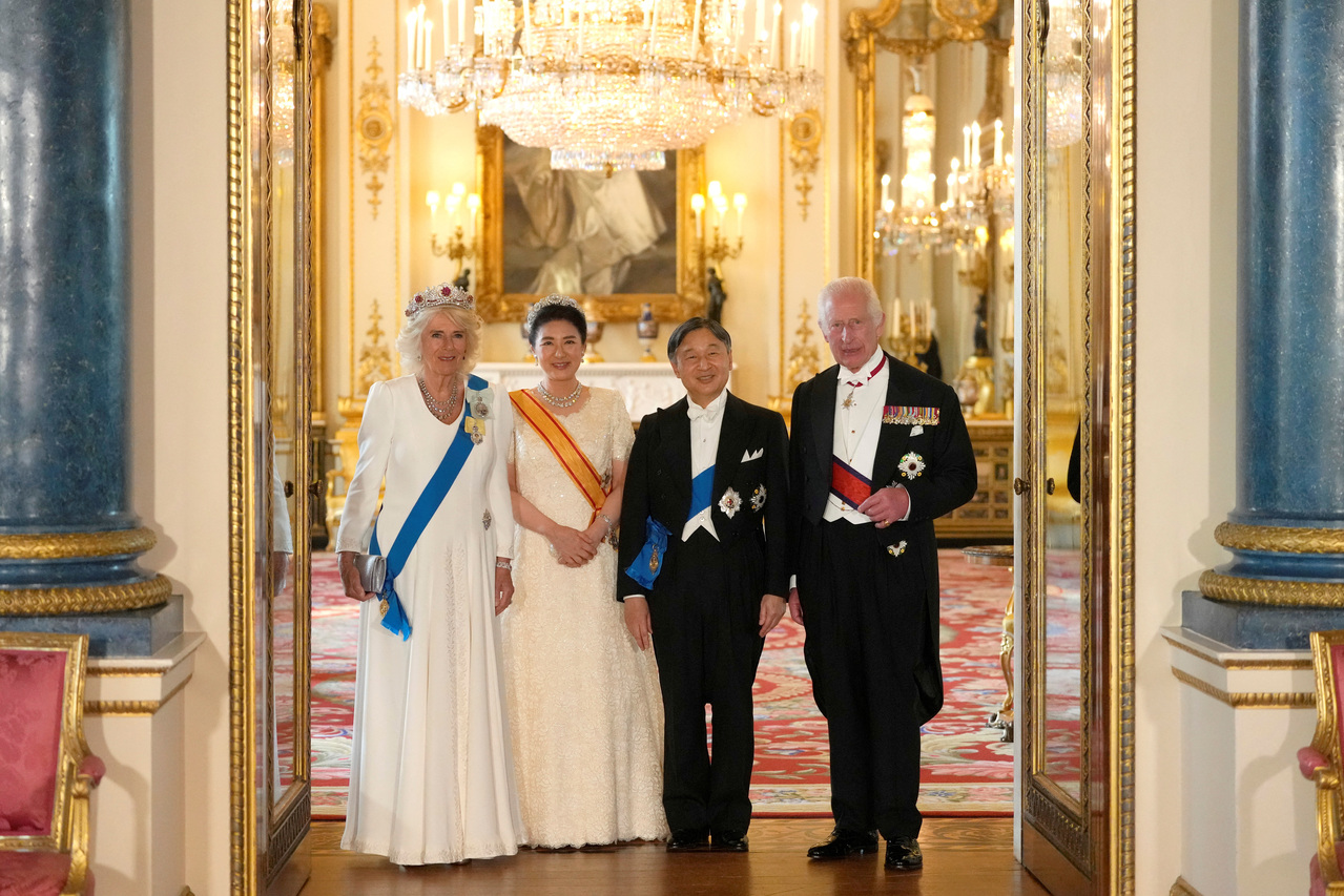 英国国王查理三世(King Charles III)25日热烈欢迎日本德仁天皇夫妇对英国展开的国是访问。（路透）