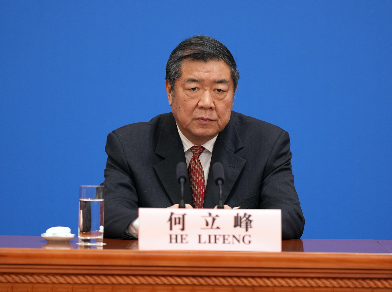 日本母子苏州遇刺，何立峰表态 八阕