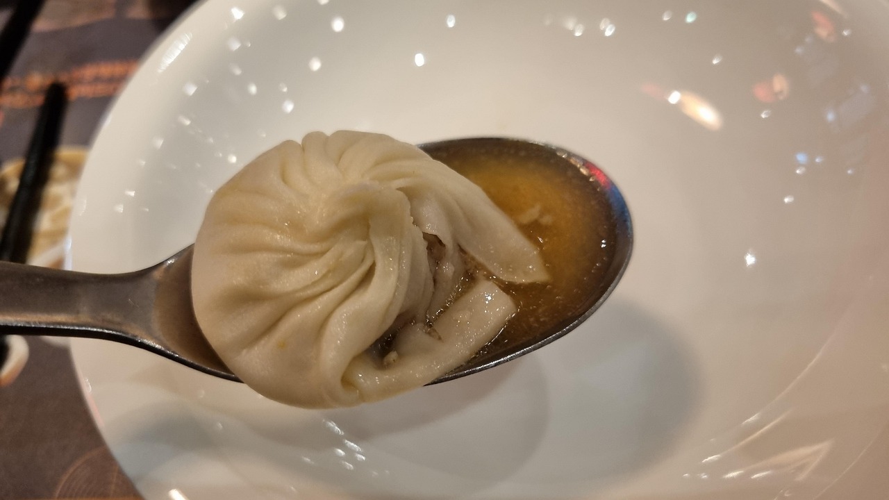 湯包 開封30年”正宗”灌湯包，18元一籠一天能賣數百籠，真的好吃嗎