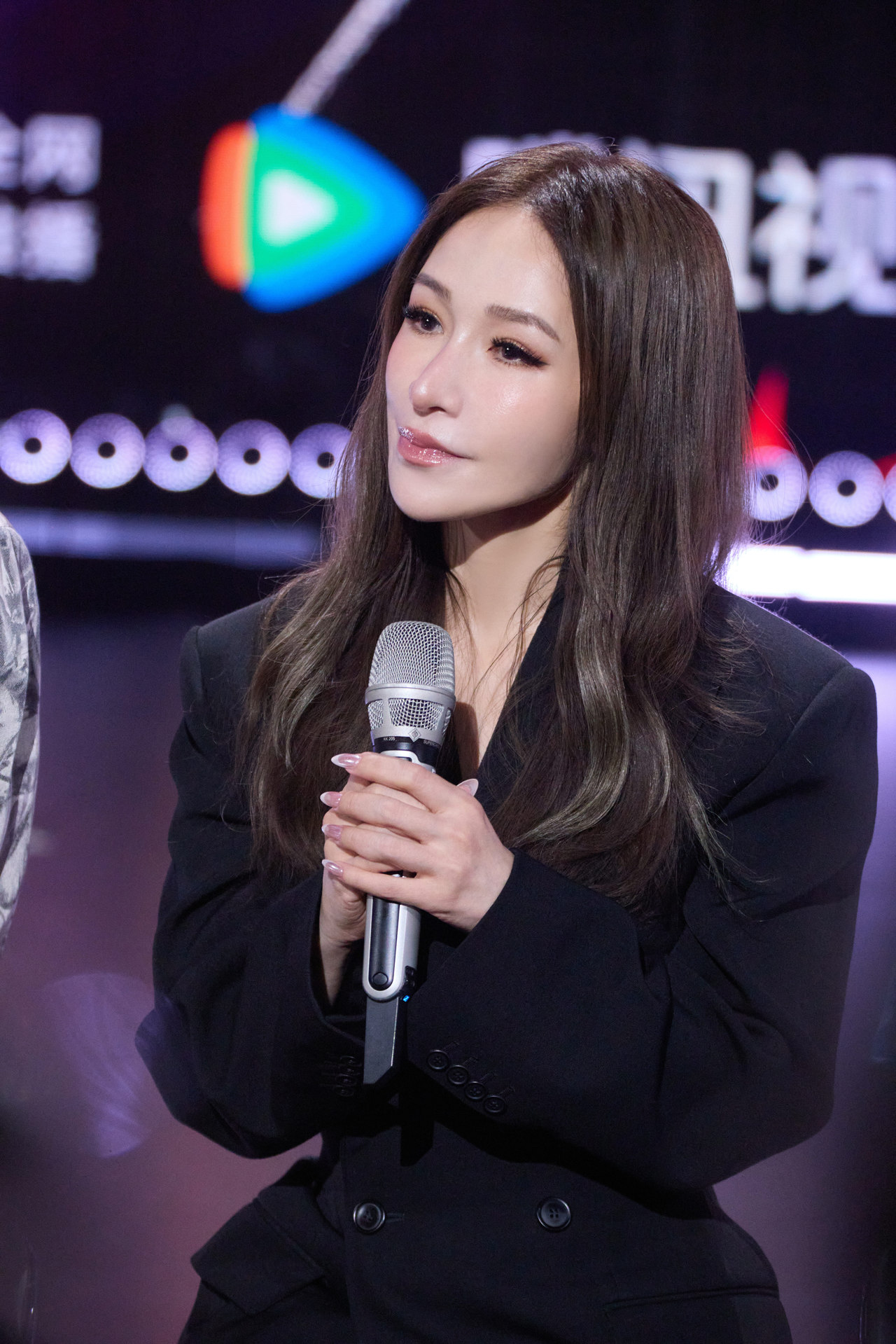 熬過血淚復健…蕭亞軒2年半動刀5次再露面美成這樣| 娛樂即時| 娛樂