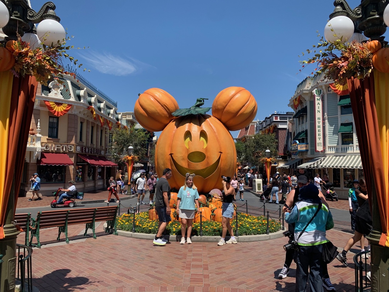 加州迪士尼70周年万圣节游行、美食…处处橘色惊喜| 加州话题| 洛杉矶| 世界新闻网, image size:1280x960