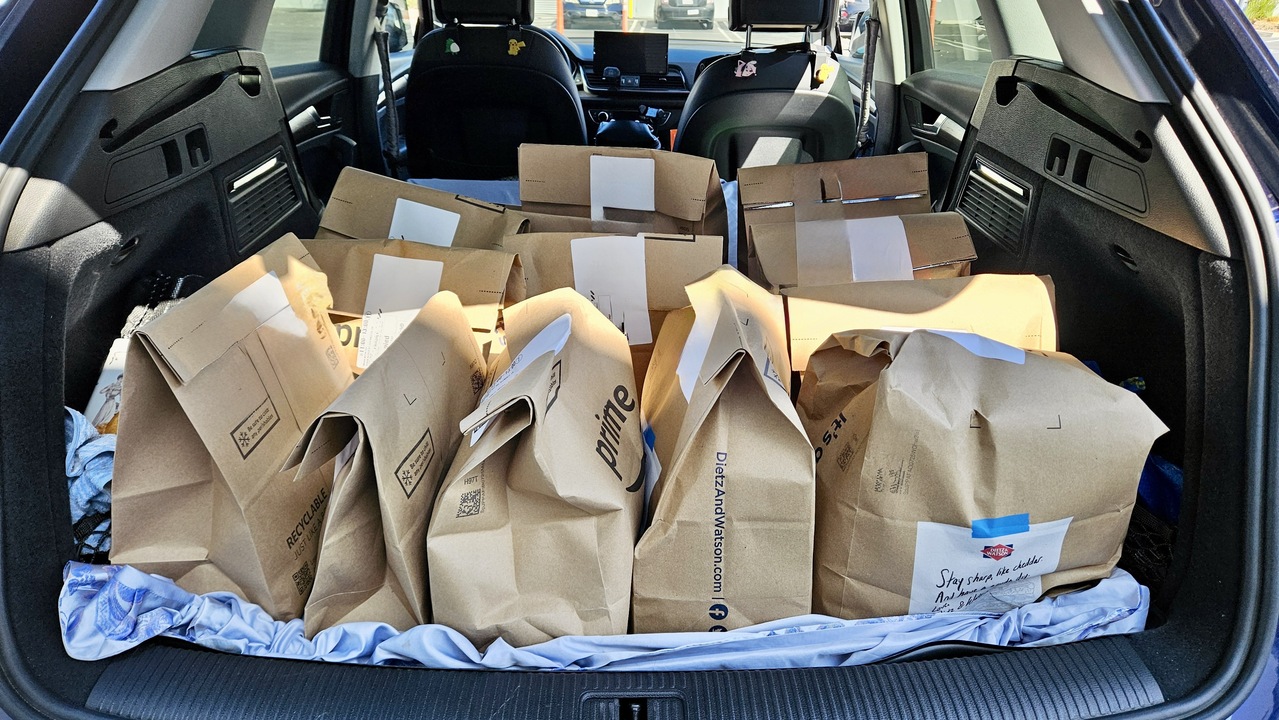 送快递月入近万华人老夫妻「玩命赚钱」三餐车里吃| 洛杉矶即时| 洛杉矶| 世界新闻网